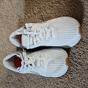 White Nike React Infinity